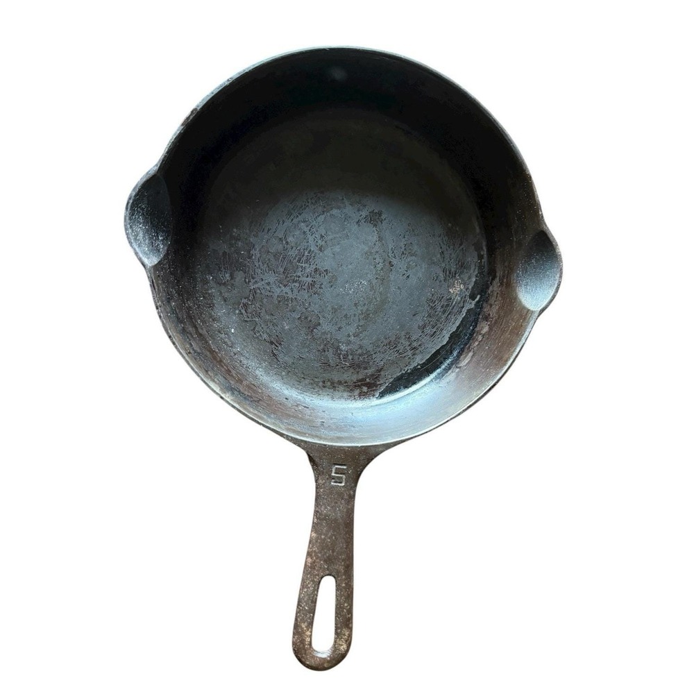 Vintage Griswold #5  cast iron skillet small block logo double pour 724 A